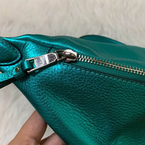 💥SOLD💥Coach Green metallic pebbled leather fanny - Picture 3 of 7